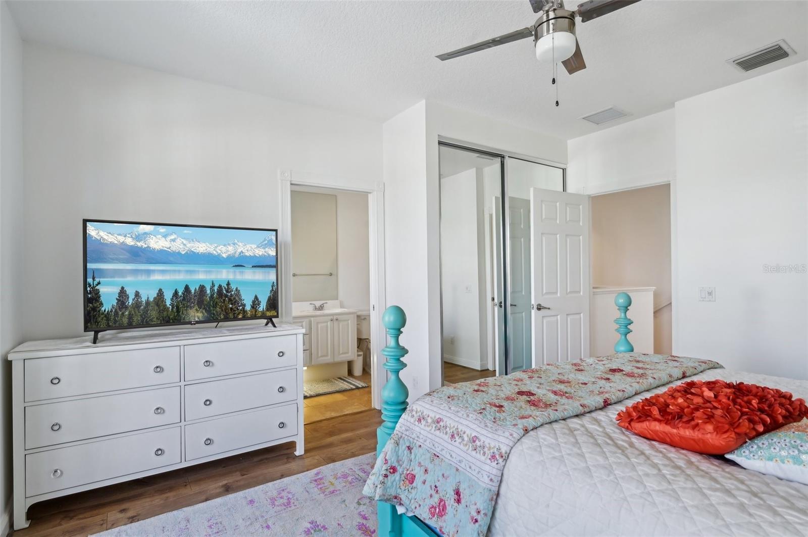 1555 NAPOLI DR W