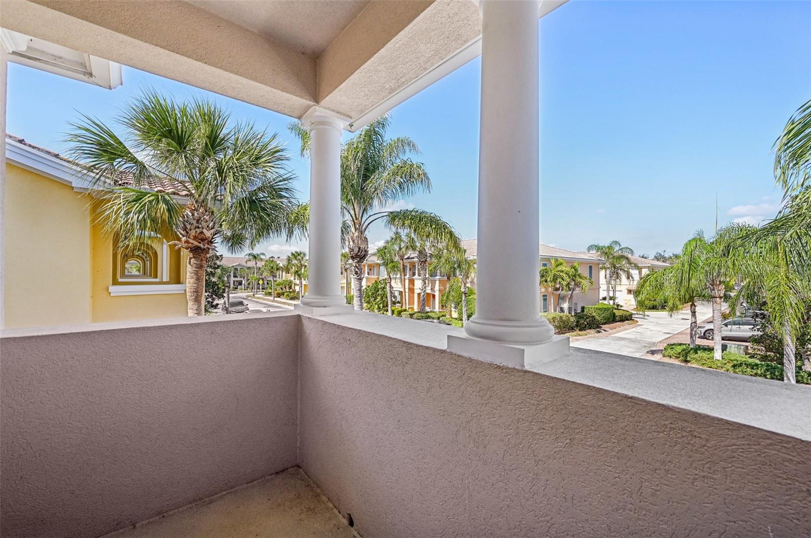 1555 NAPOLI DR W