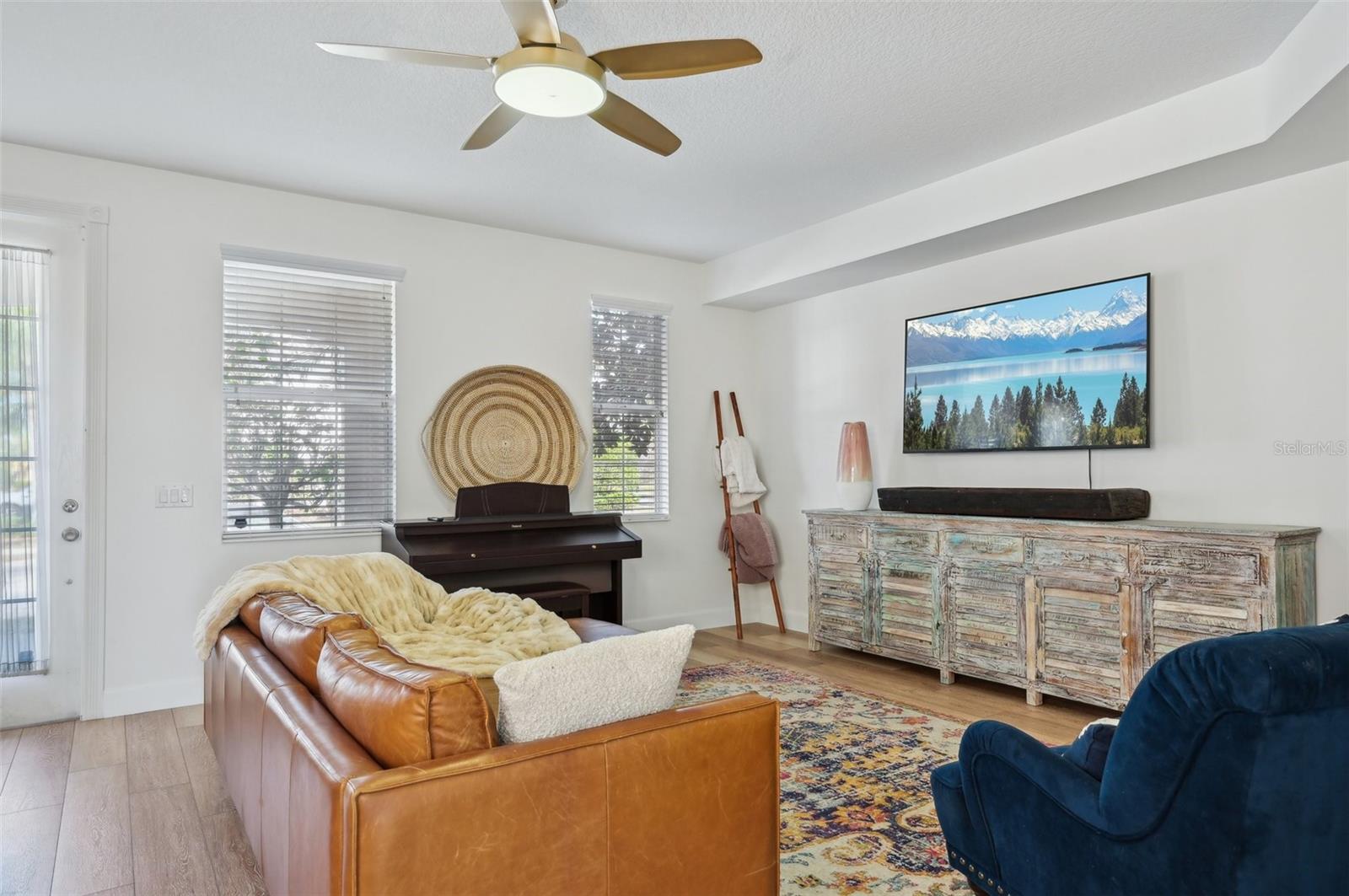 1555 NAPOLI DR W