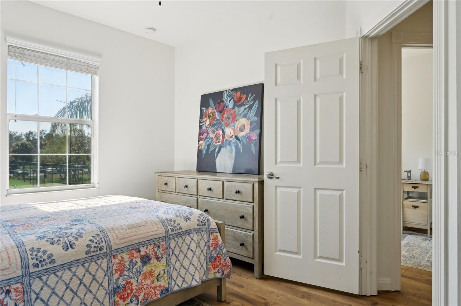 1555 NAPOLI DR W