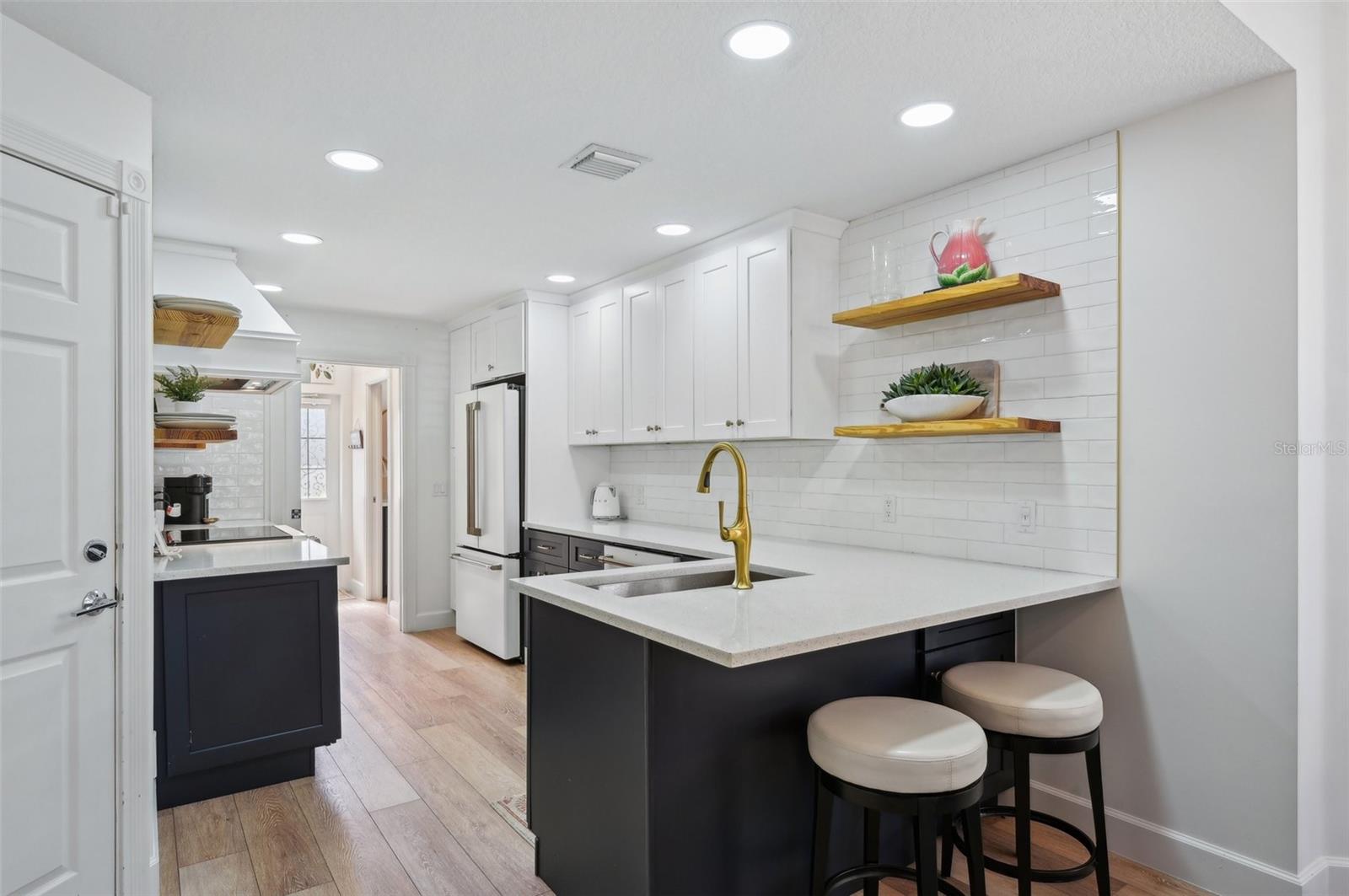 1555 NAPOLI DR W