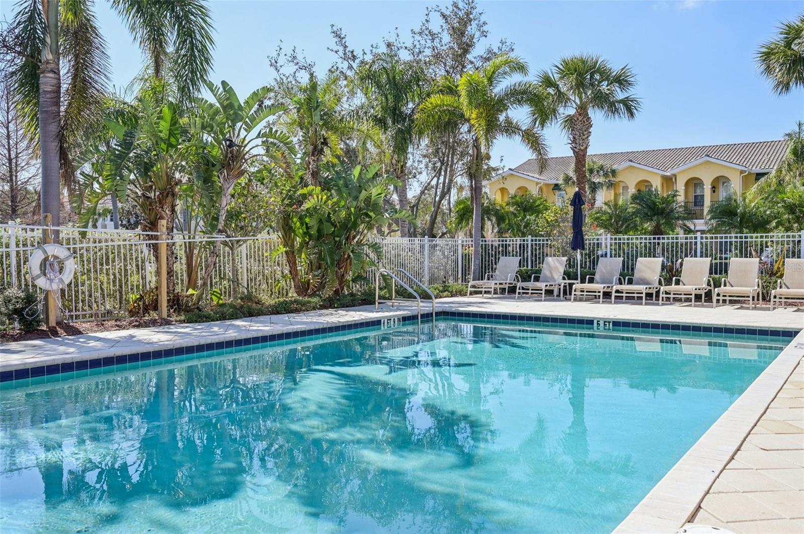 1555 NAPOLI DR W