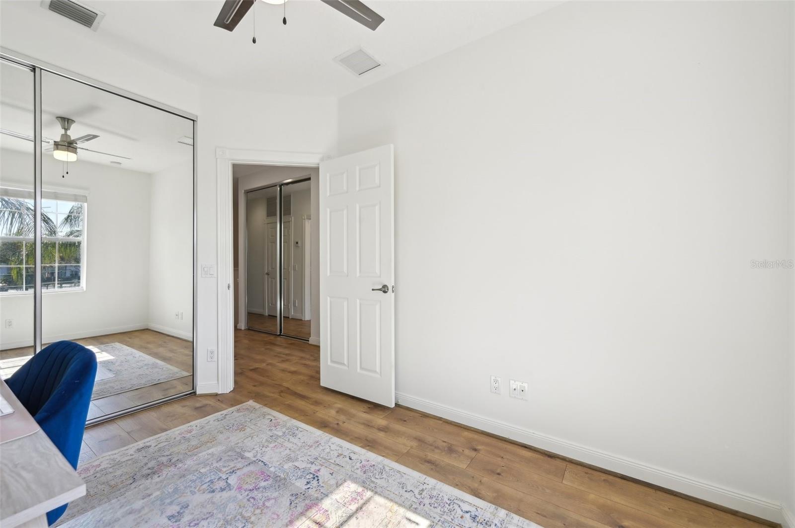 1555 NAPOLI DR W