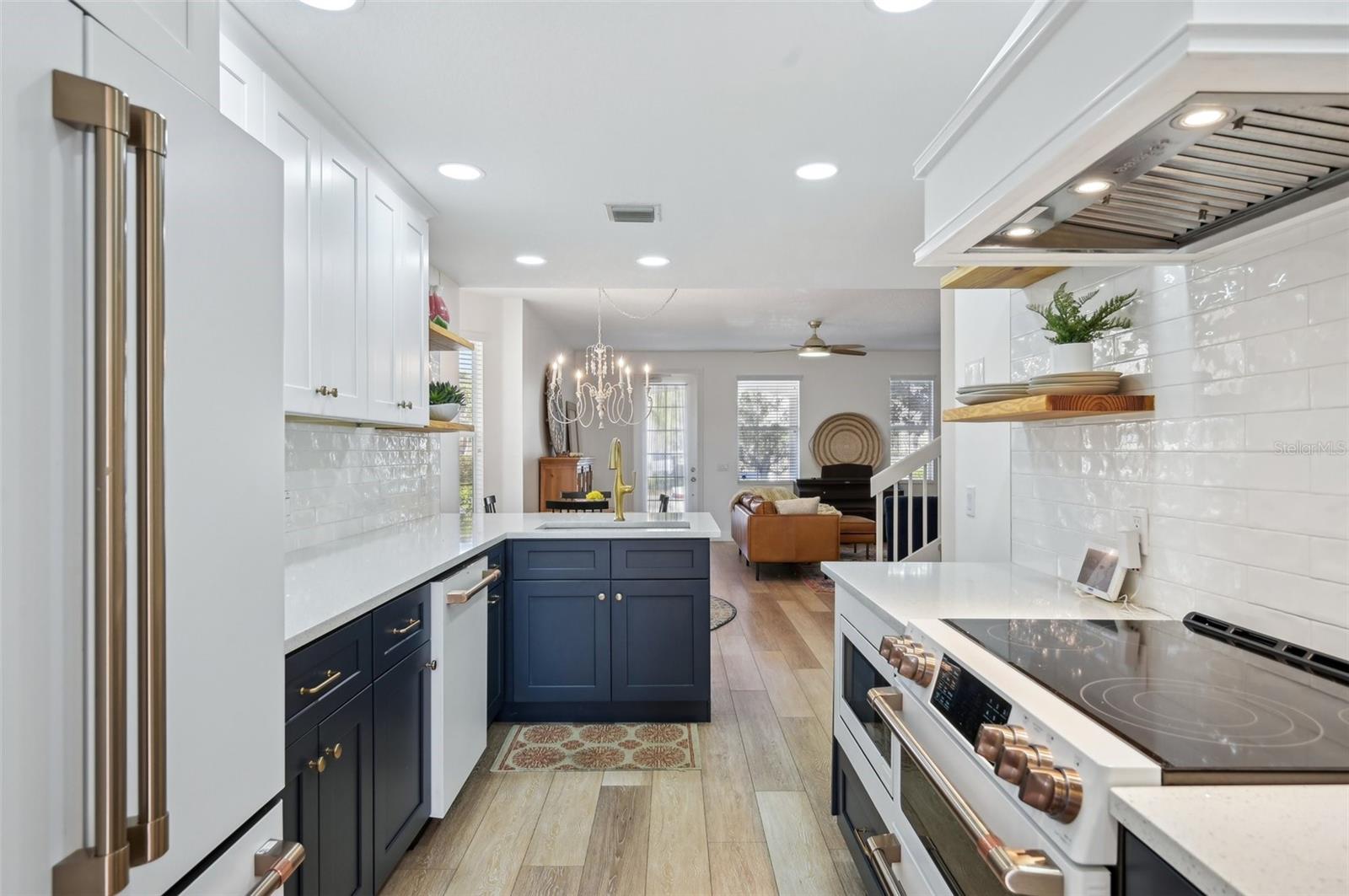 1555 NAPOLI DR W