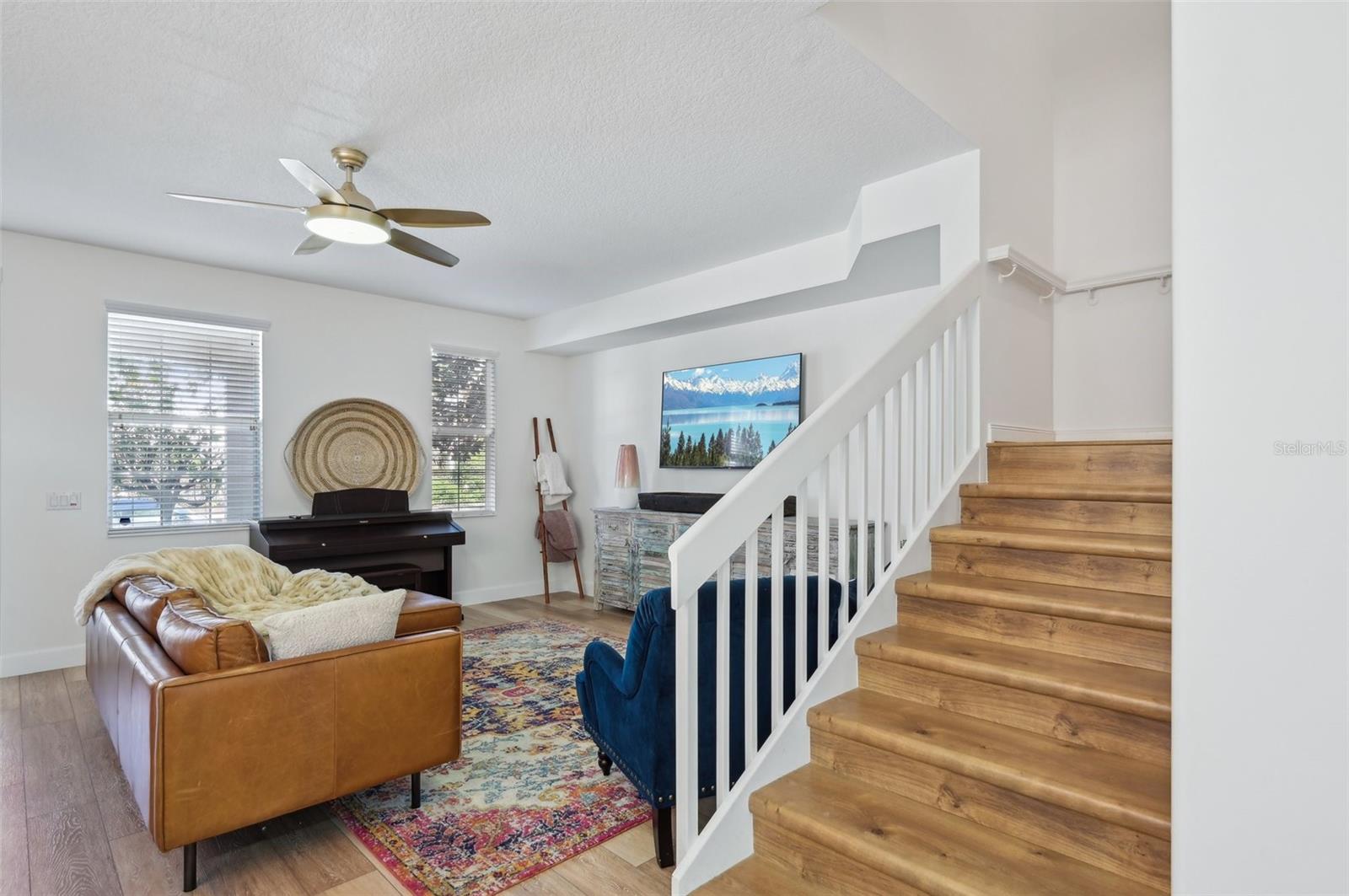 1555 NAPOLI DR W