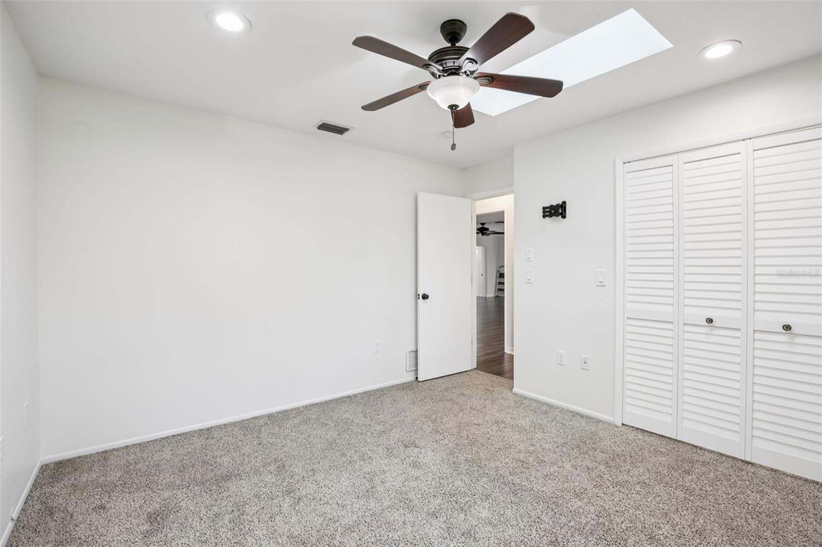 4959 SOUTHERN WOOD DR