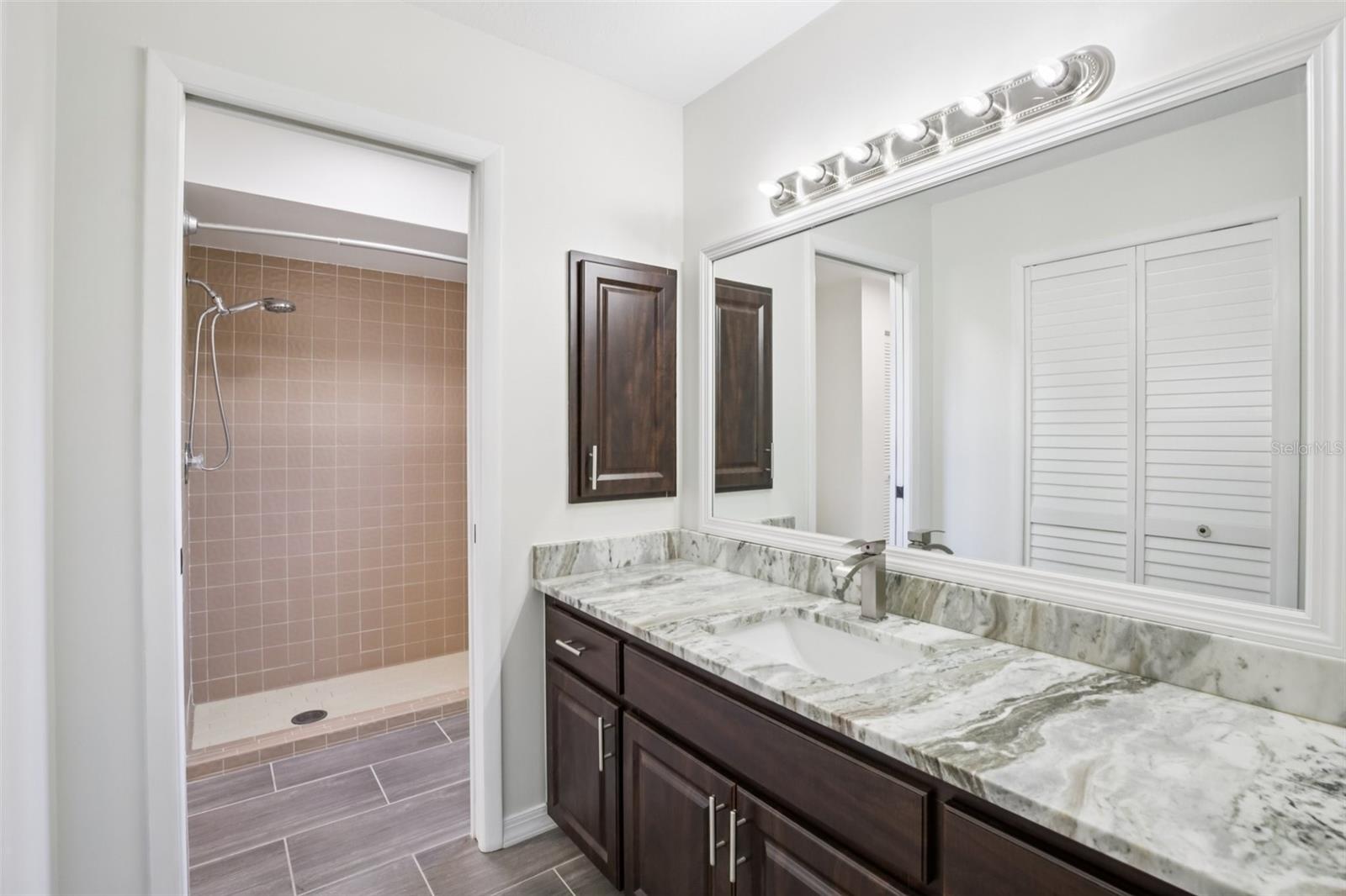 4959 SOUTHERN WOOD DR