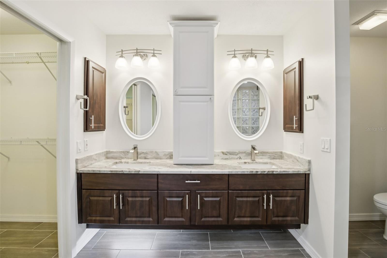 4959 SOUTHERN WOOD DR