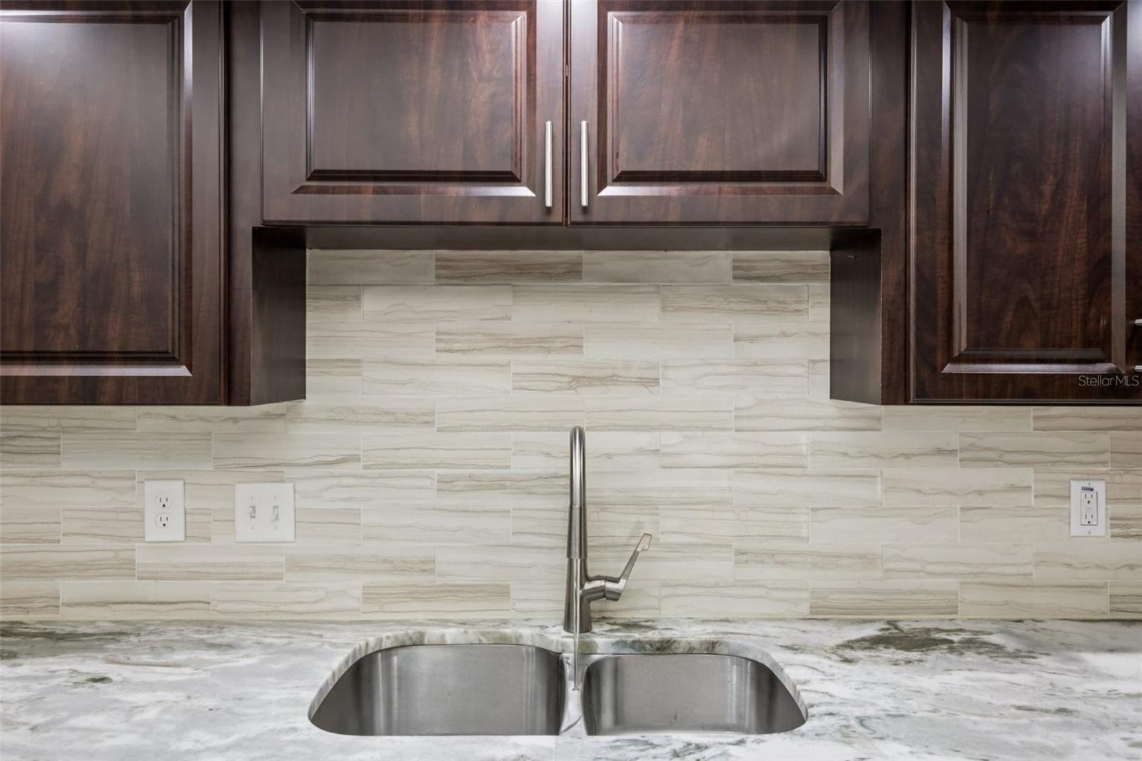 4959 SOUTHERN WOOD DR