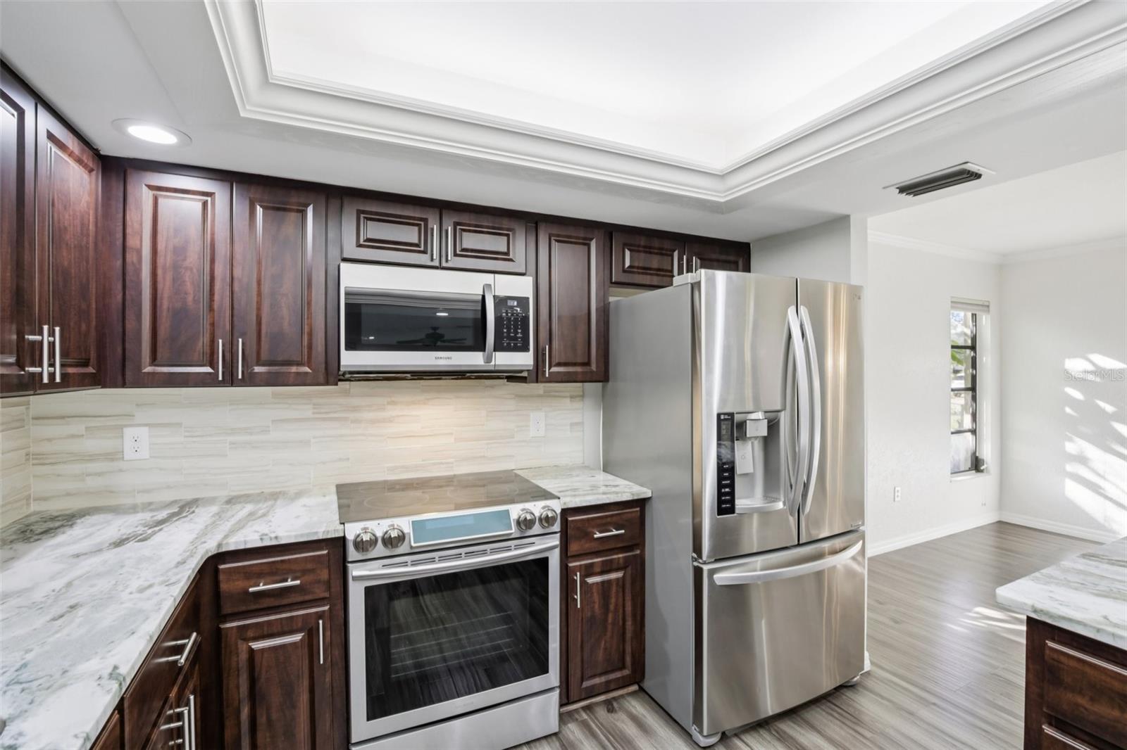 4959 SOUTHERN WOOD DR