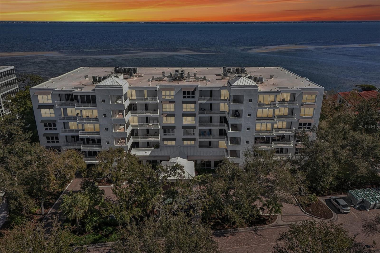 2410 HARBOURSIDE DR #111