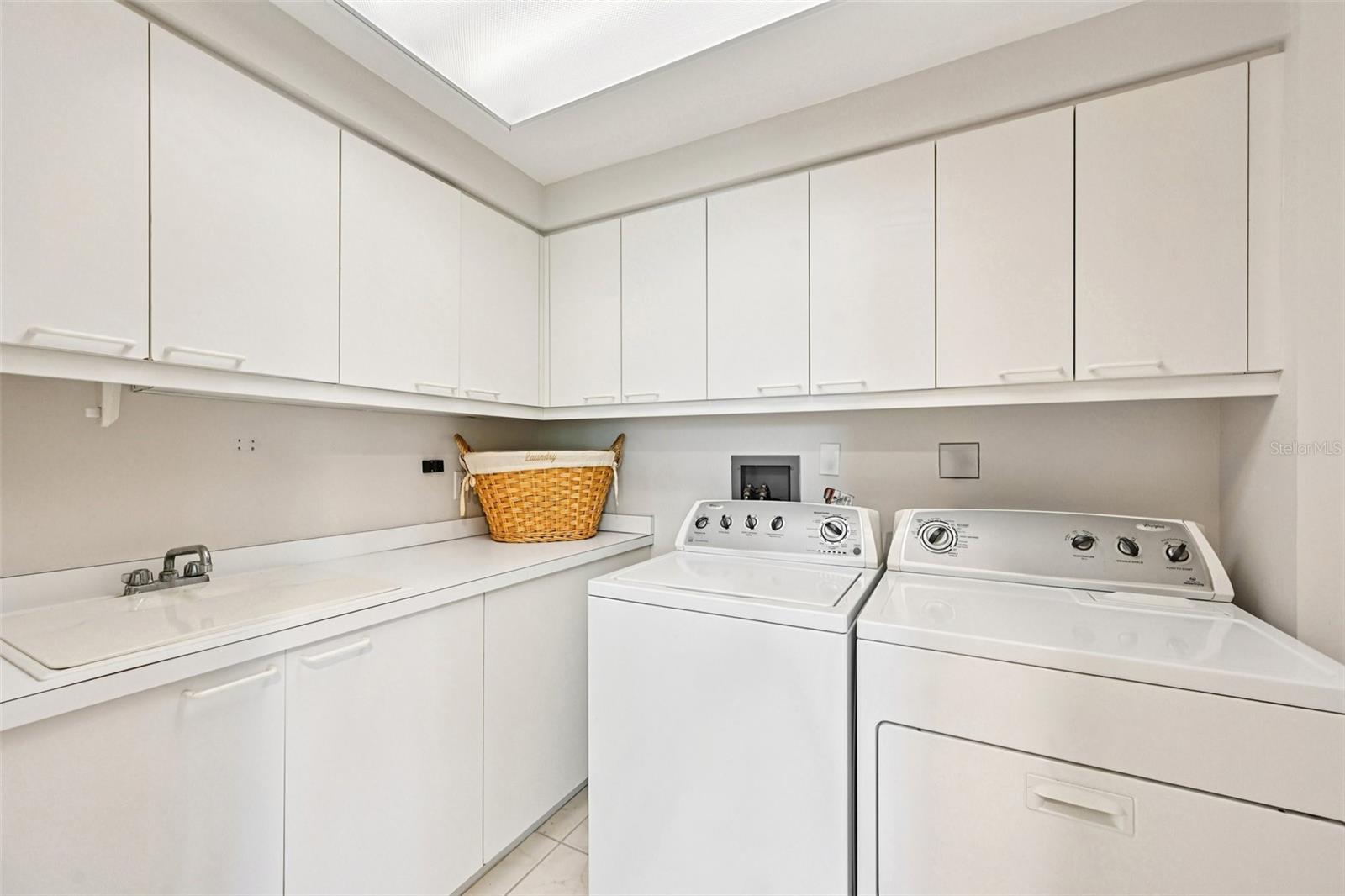 2410 HARBOURSIDE DR #111