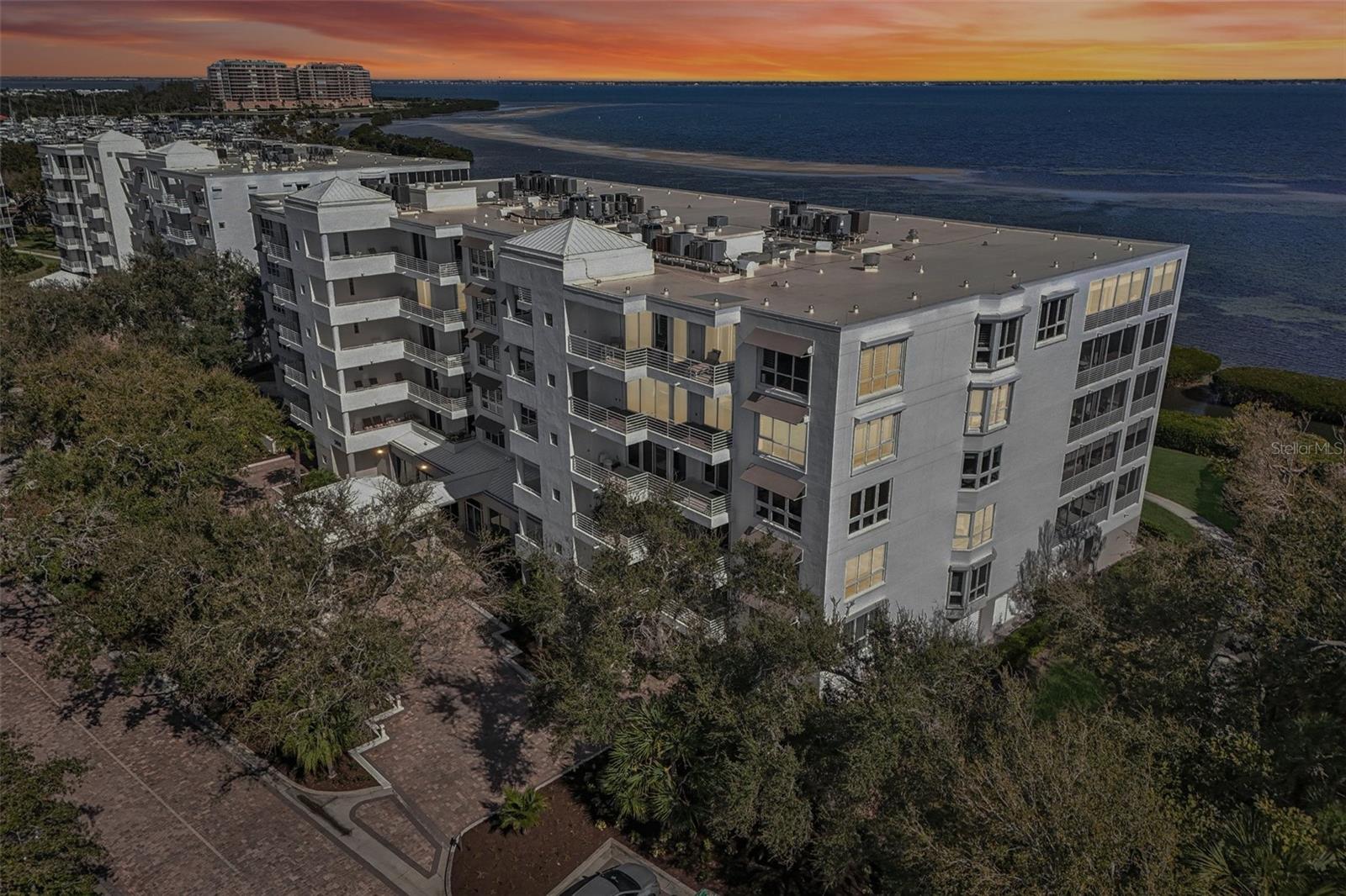 2410 HARBOURSIDE DR #111