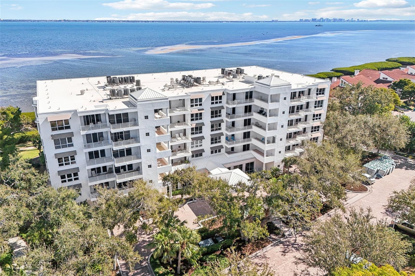 2410 HARBOURSIDE DR #111