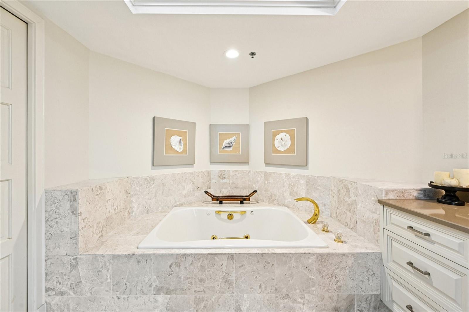 2410 HARBOURSIDE DR #111