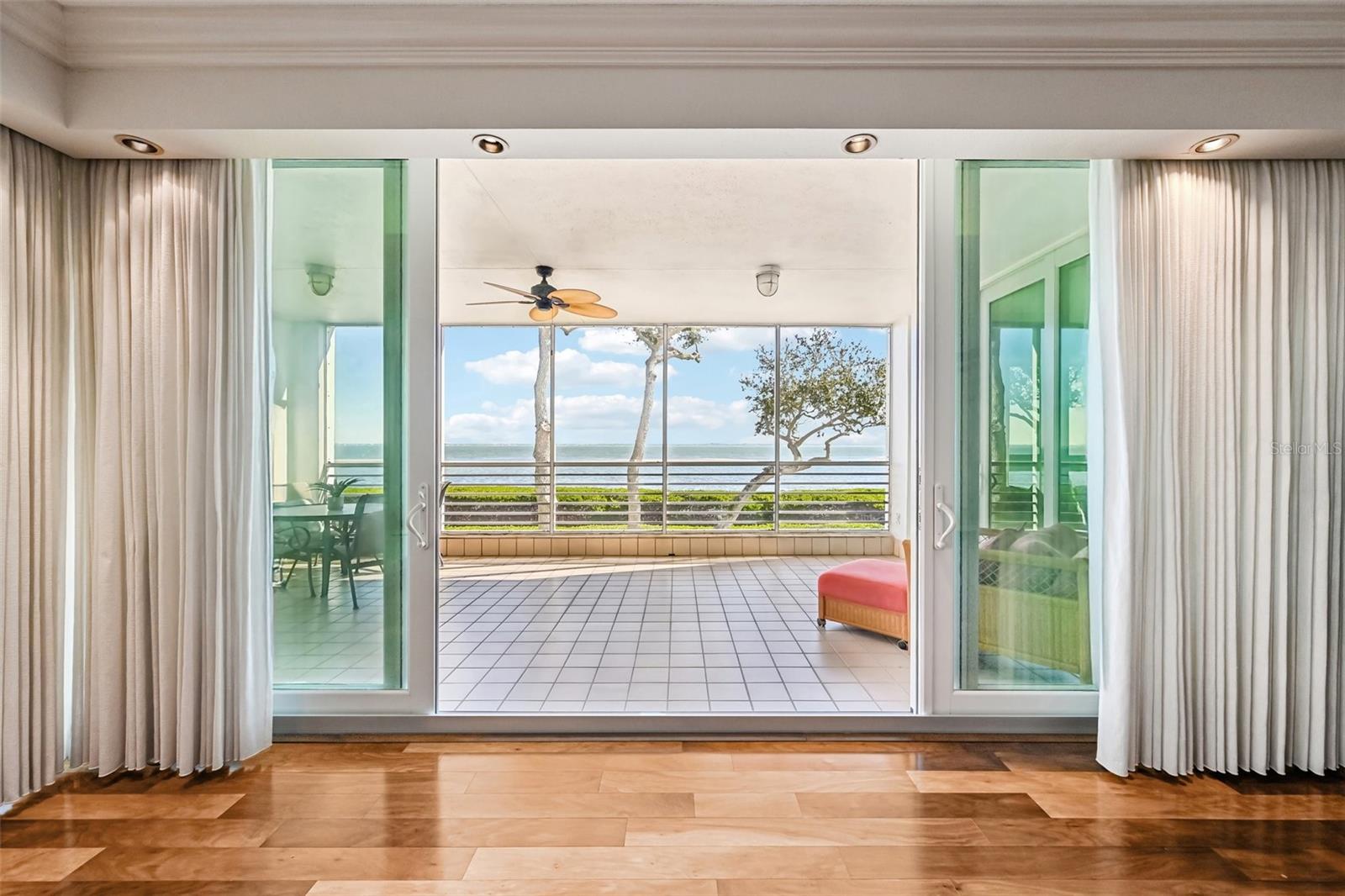 2410 HARBOURSIDE DR #111