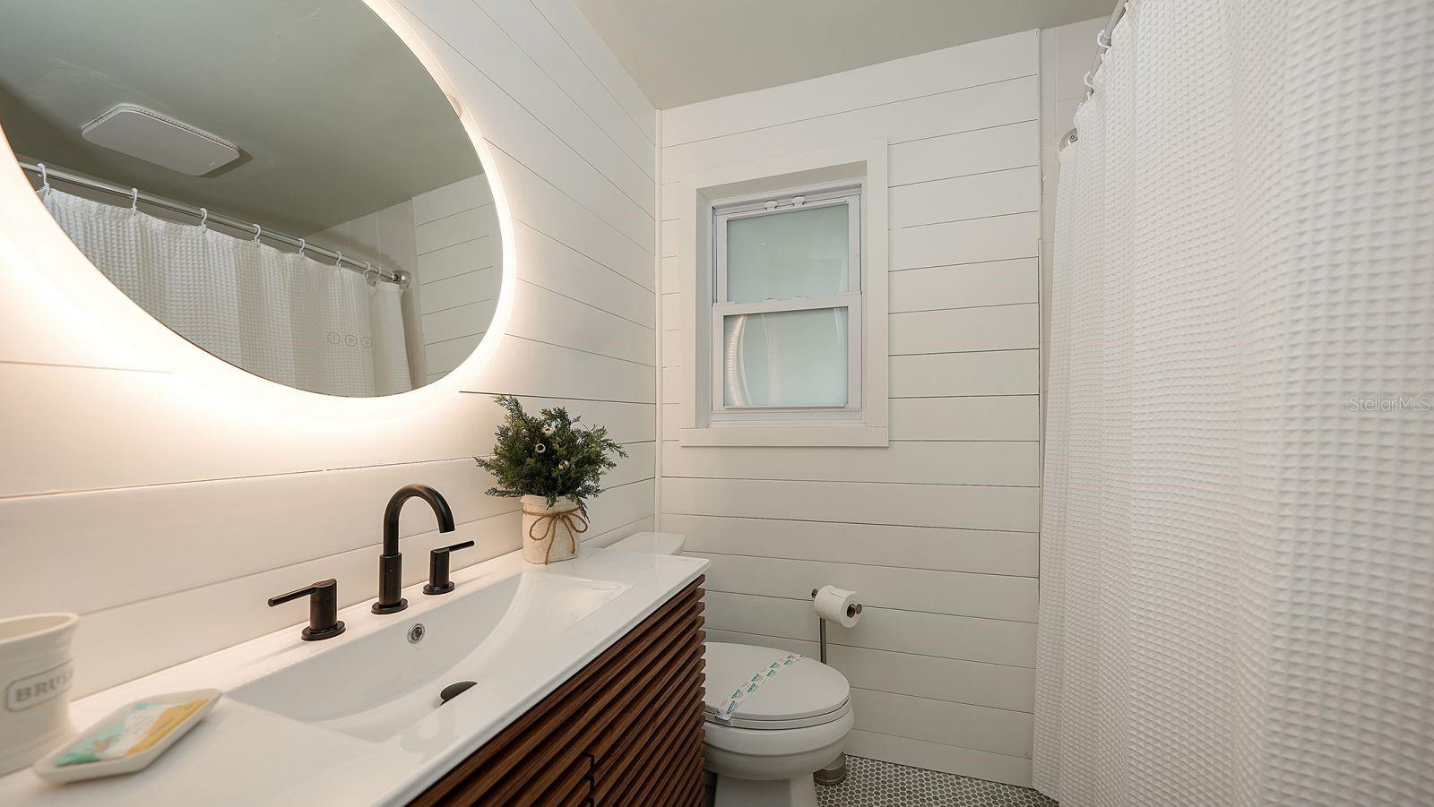 5610 AVENIDA DEL MARE