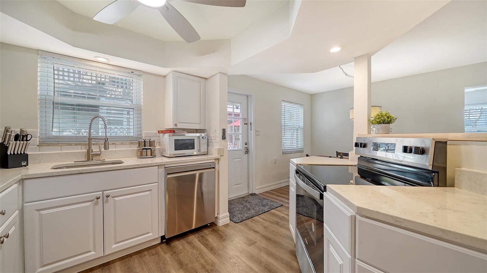 5610 AVENIDA DEL MARE