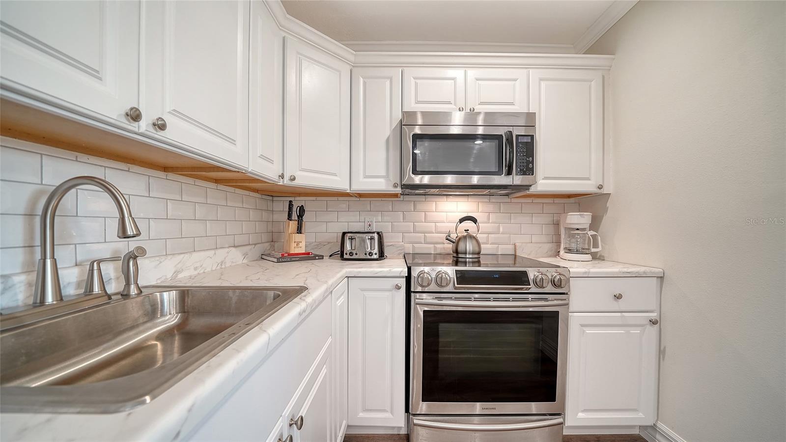 5610 AVENIDA DEL MARE