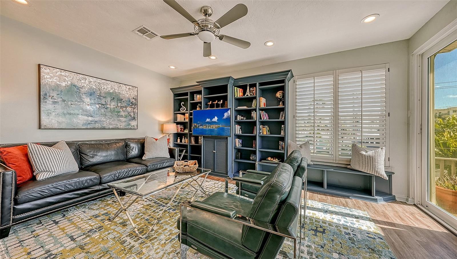 5610 AVENIDA DEL MARE