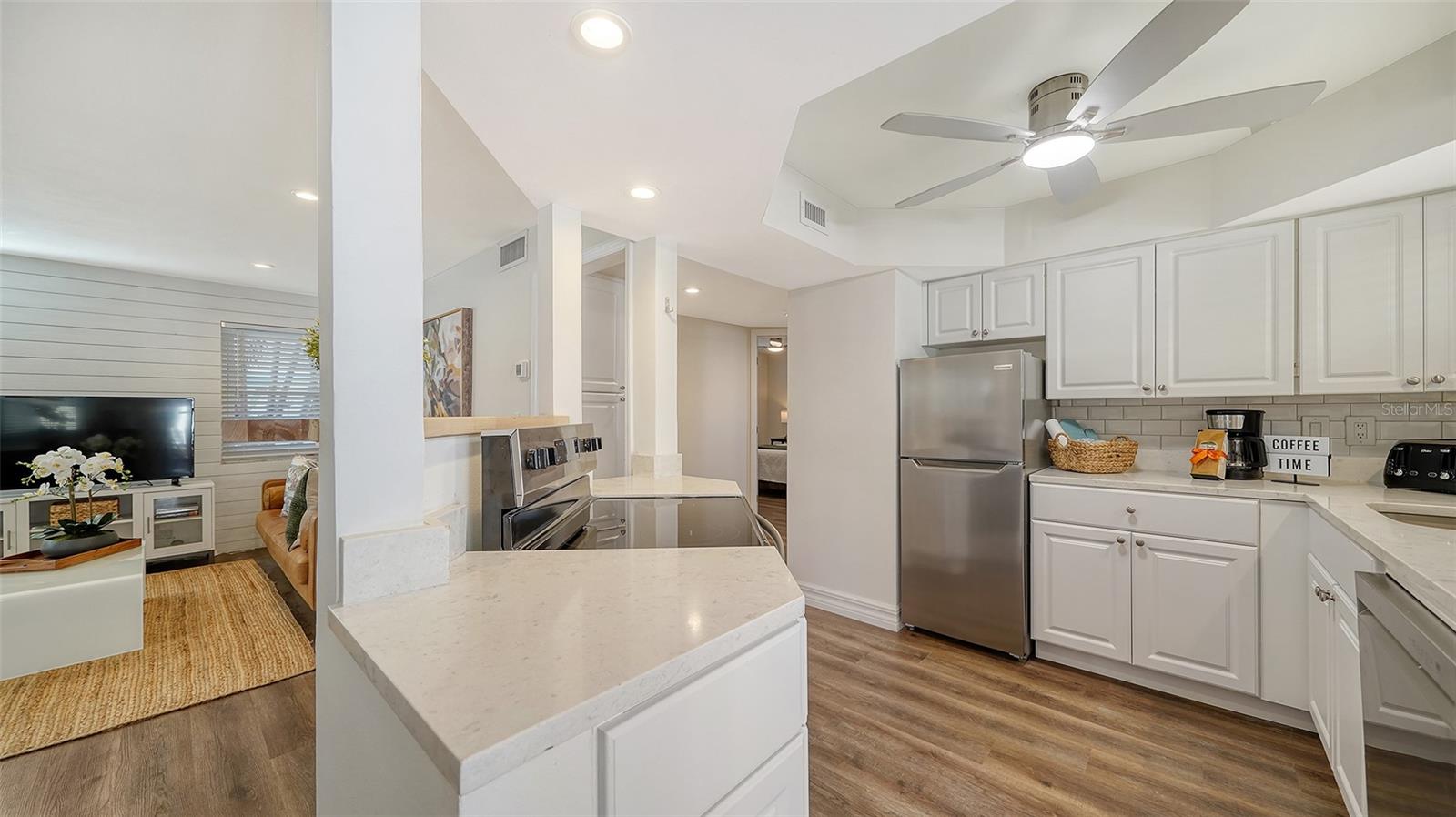 5610 AVENIDA DEL MARE