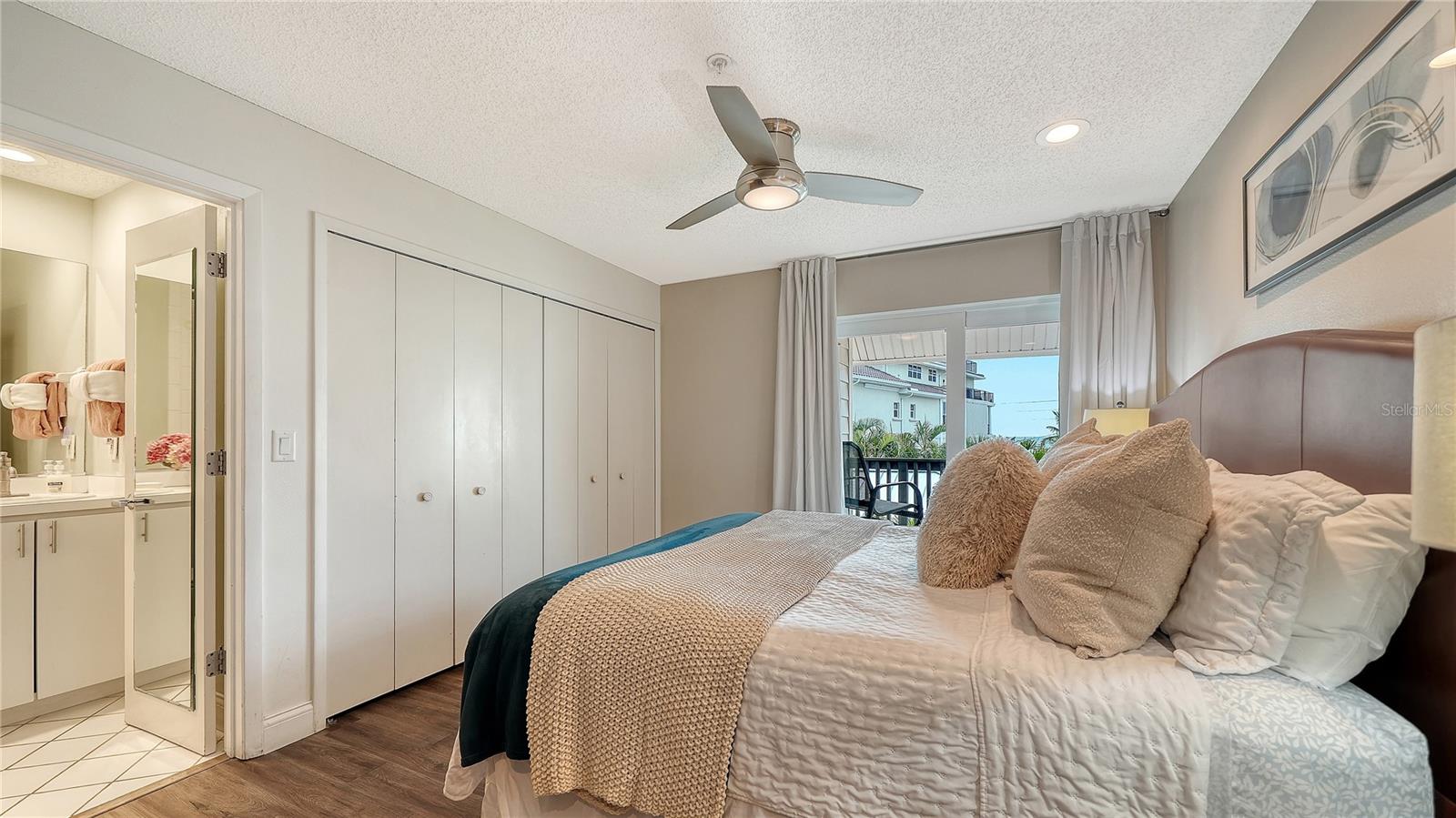 5610 AVENIDA DEL MARE