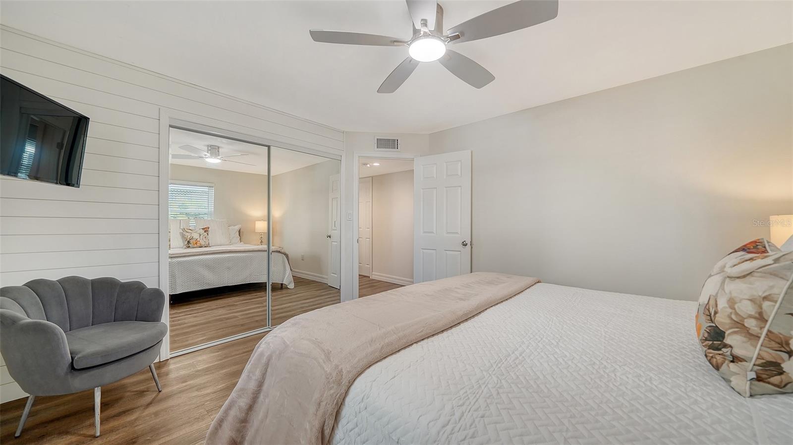 5610 AVENIDA DEL MARE