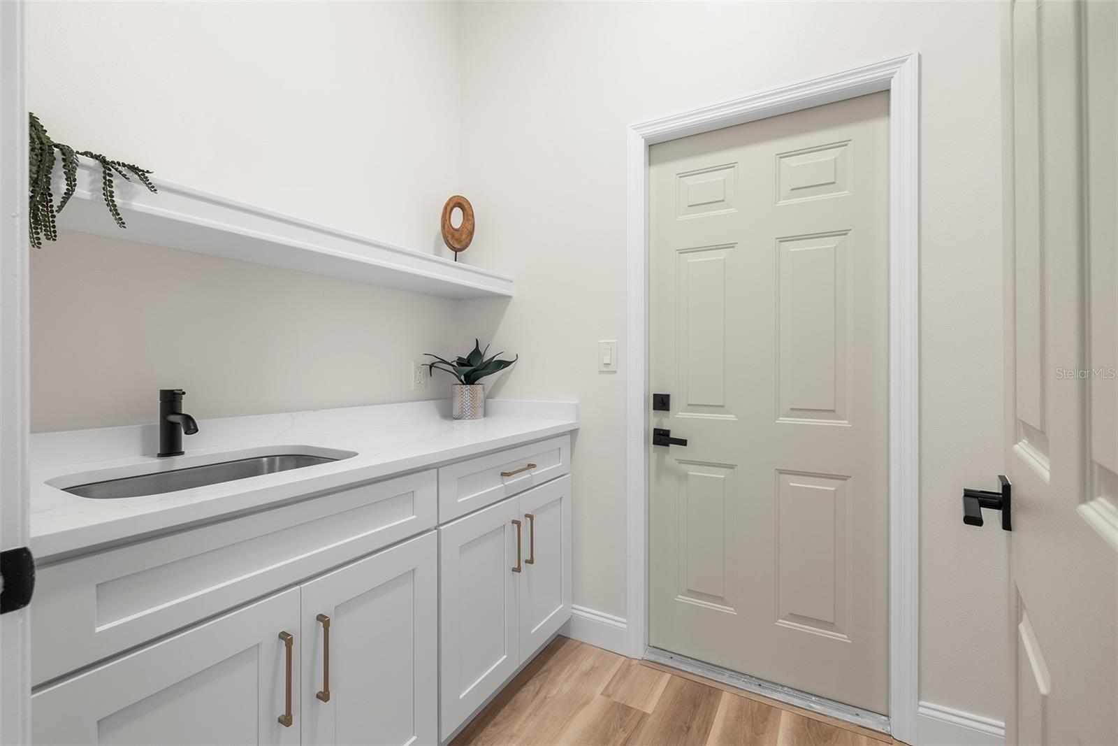 6616 HUNTER COMBE XING
