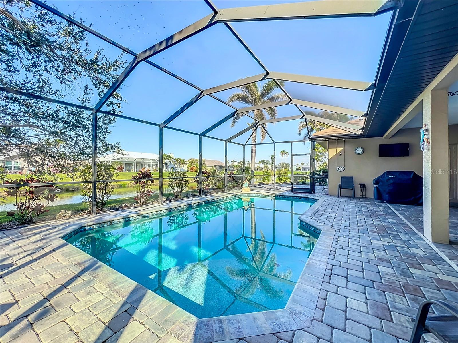 389 EDEN DR