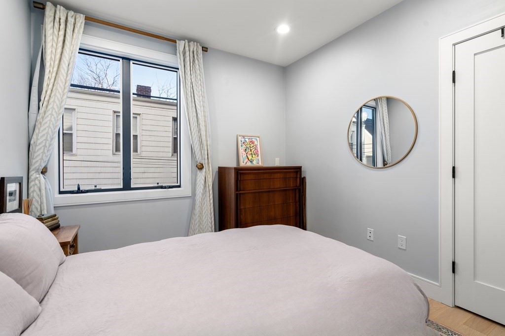 148 W 9th St # 4