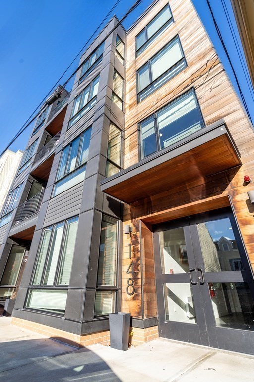 148 W 9th St # 4