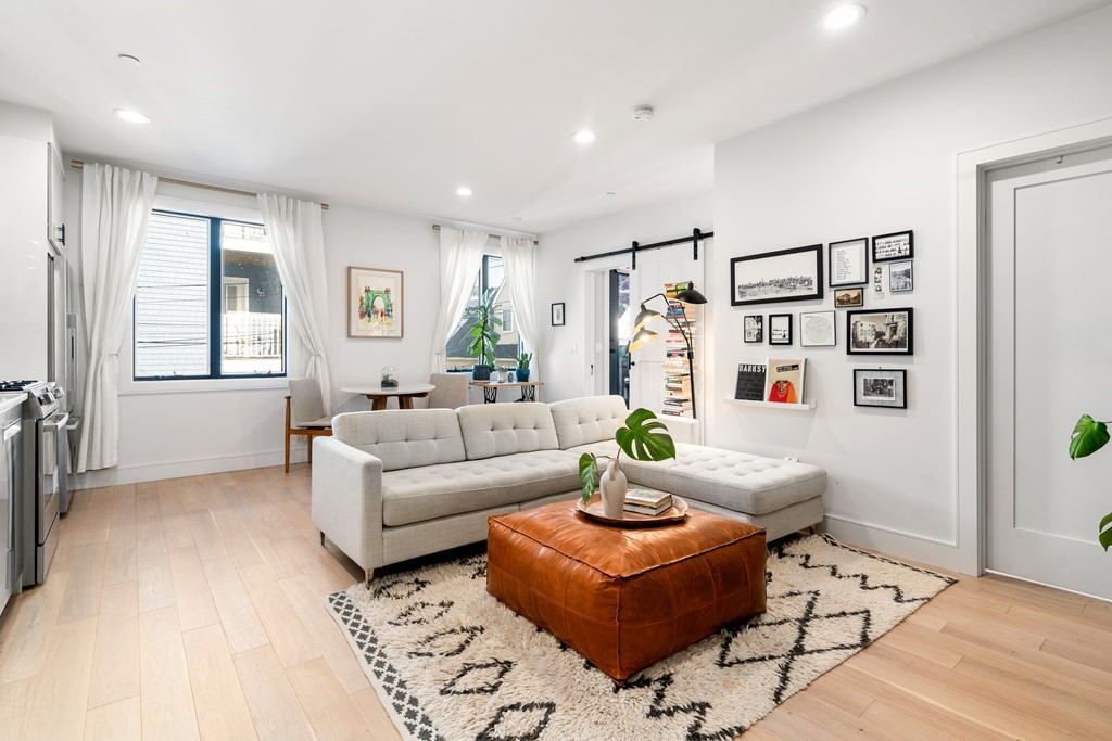 148 W 9th St # 4
