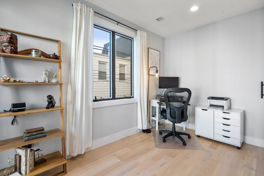 148 W 9th St # 4