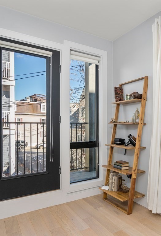 148 W 9th St # 4