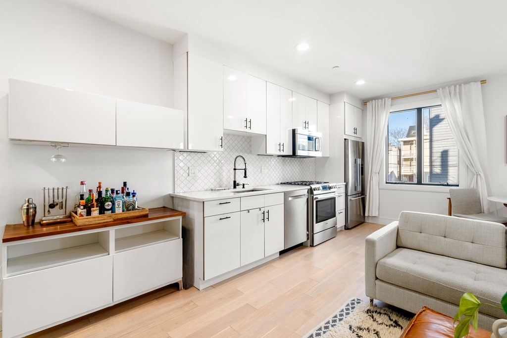 148 W 9th St # 4