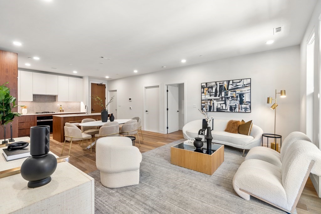 566 Columbus Ave # 404