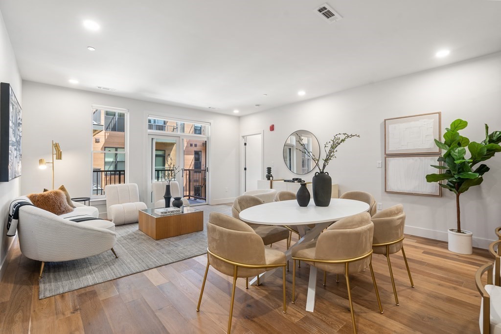 566 Columbus Ave # 404
