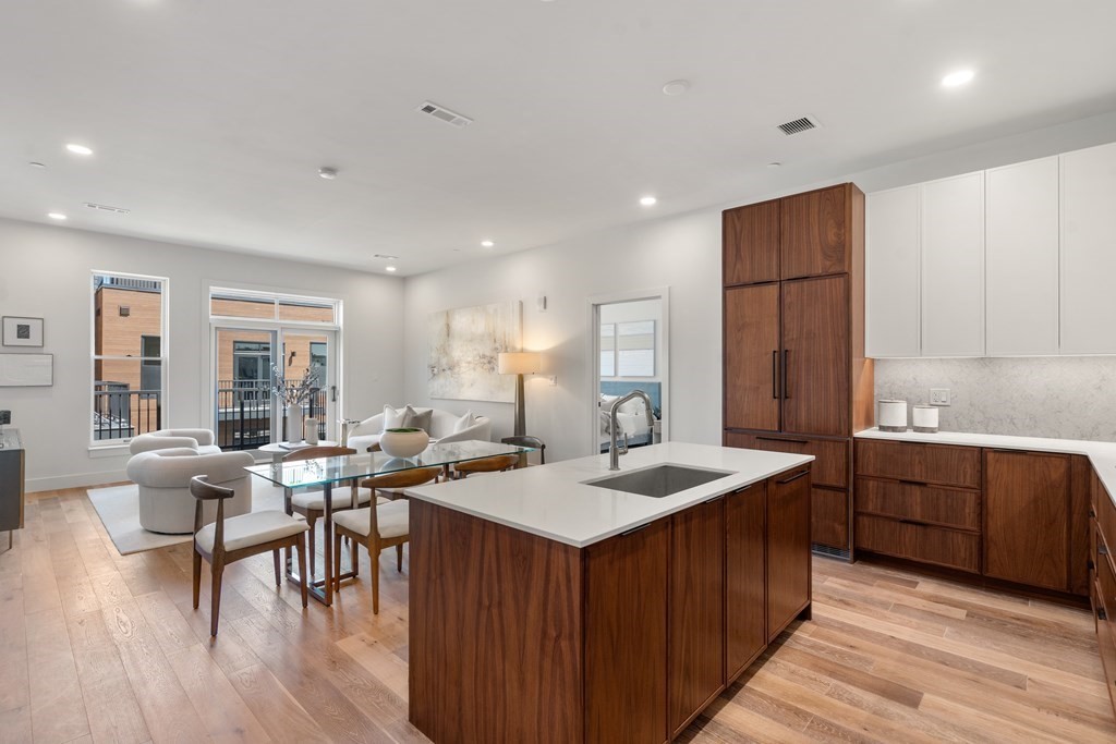566 Columbus Ave # 413