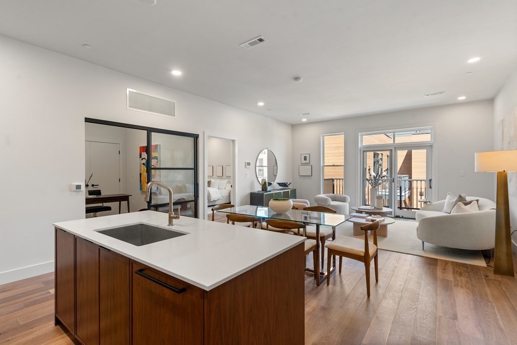 566 Columbus Ave # 413