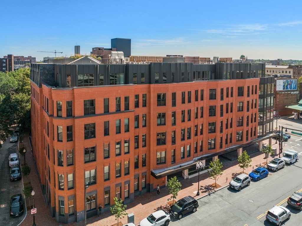 566 Columbus Ave # 413