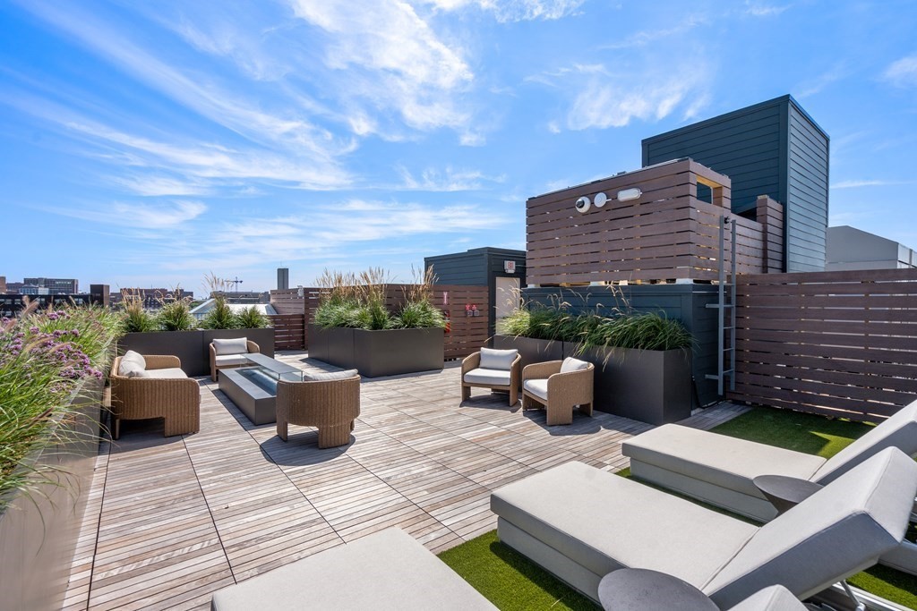 566 Columbus Ave # 413
