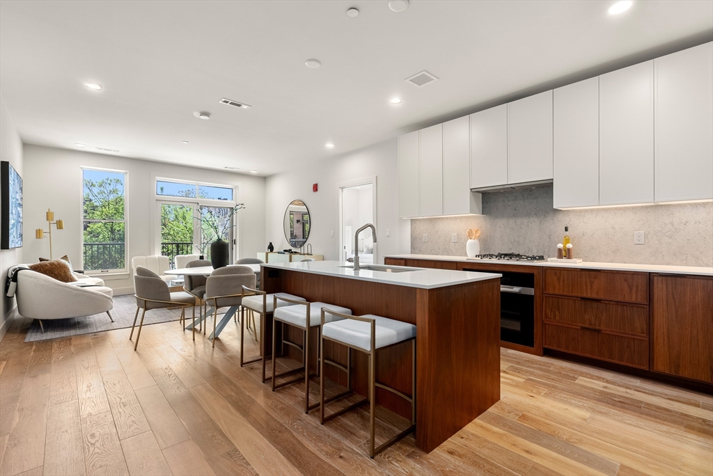 566 Columbus Ave # 309