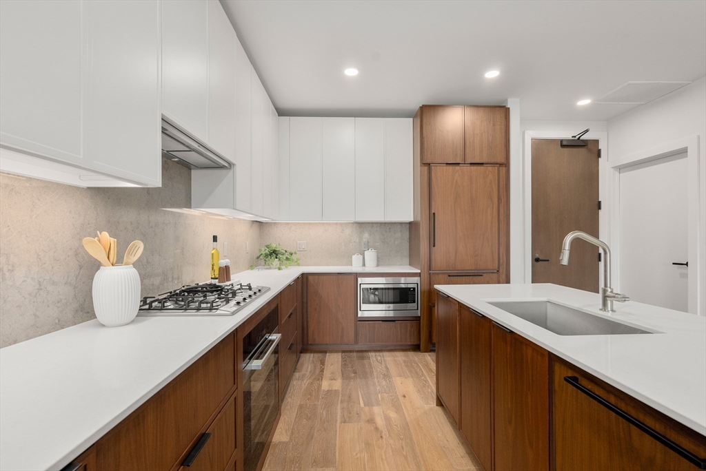 566 Columbus Ave # 309