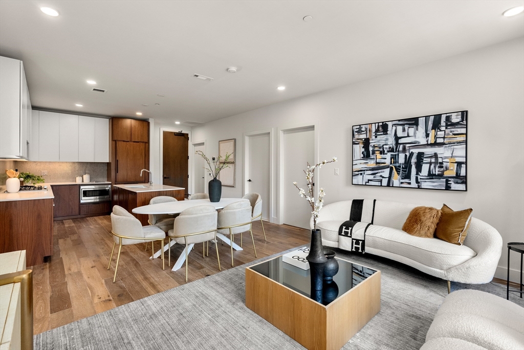 566 Columbus Ave # 309