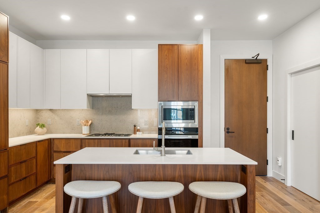 566 Columbus Ave # 603