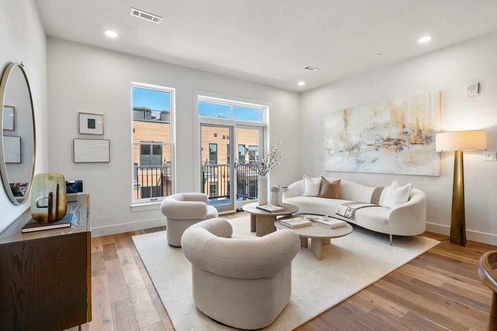 566 Columbus Ave # 603