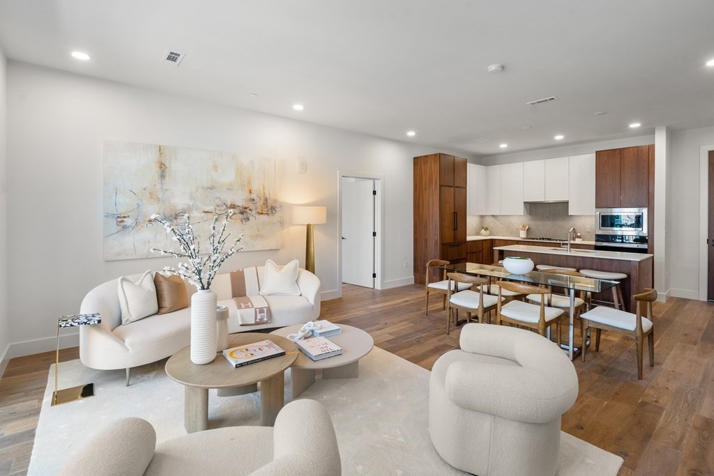 566 Columbus Ave # 603