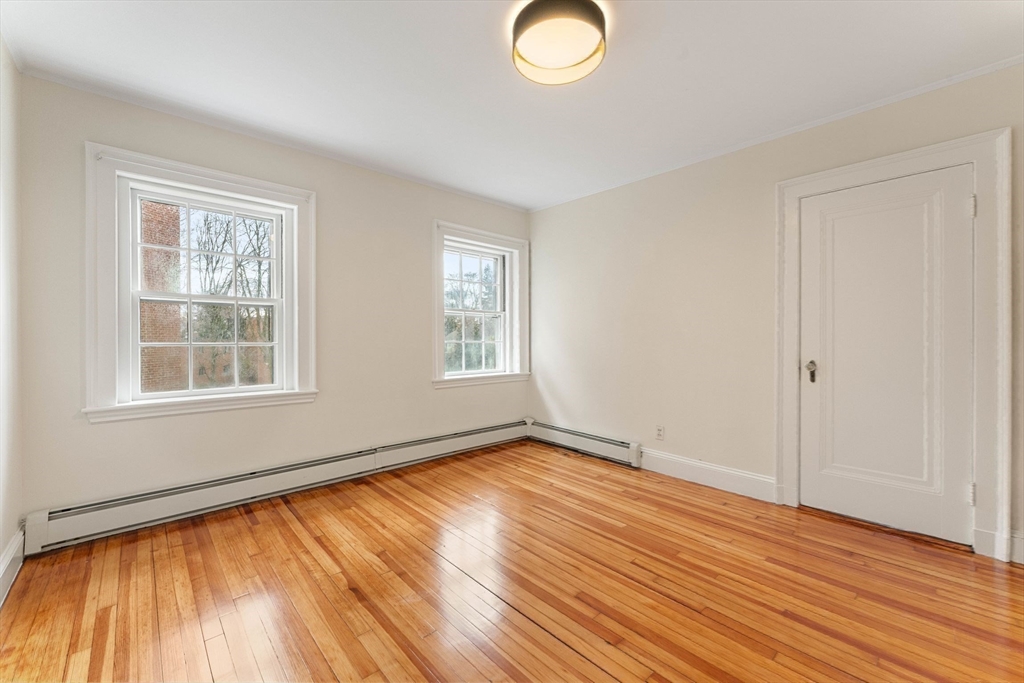86 Buckingham St # 4