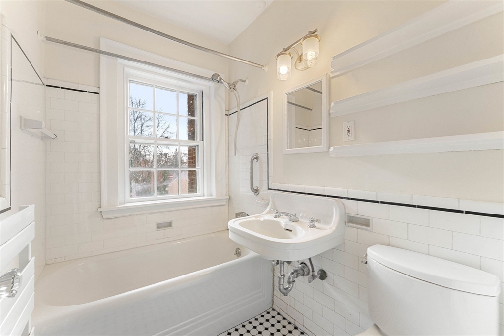 86 Buckingham St # 4