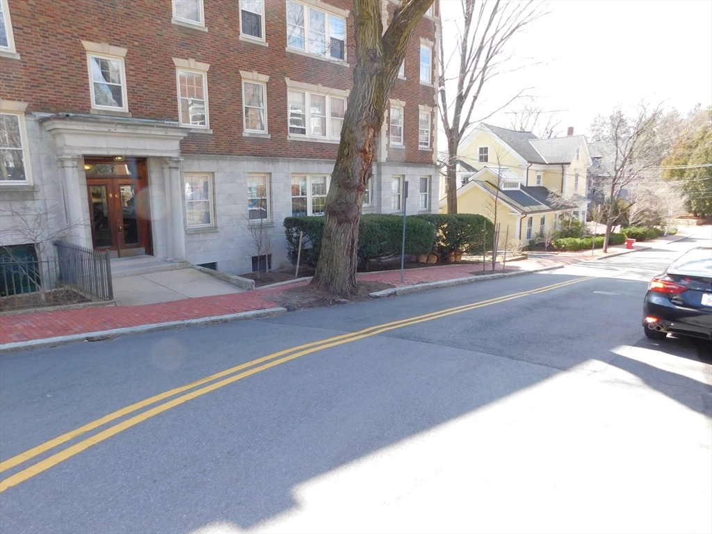 86 Buckingham St # 4